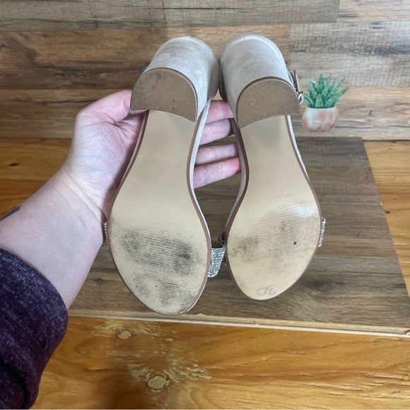 Steve Madden Kalina Crystal Embellished Suede Heel Sandal Size 8.5 wedding - Picture 8 of 8